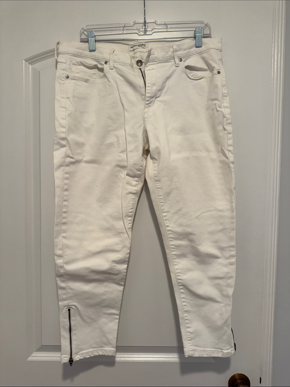 Banana Republic White Cropped Skinny Jeans with Ankle Zips